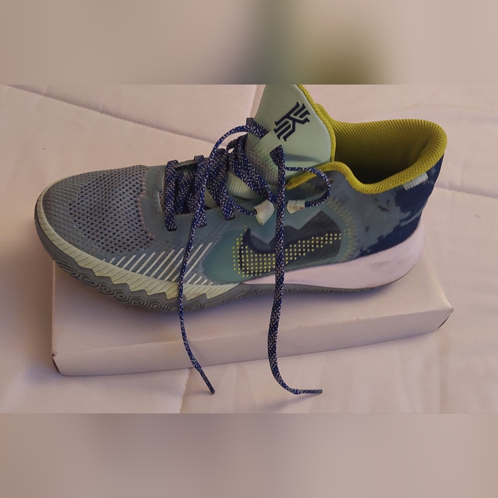 Nike Kyrie Flytrap Shoes 🪰